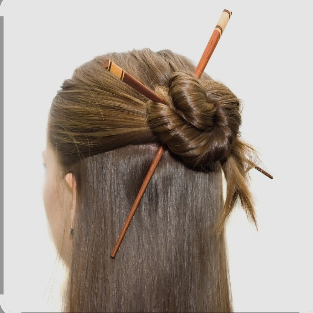 Elegant Purple Chopsticks with Geisha Design - Picture 4 of 4